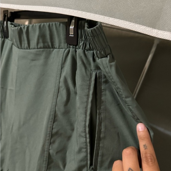 Green Old Navy Stretch Tech Joggers - Picture 3 of 7